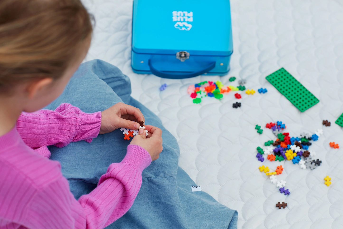 Plus-Plus metalinė dėžutė – 600 detalių konstruktorius (mėlyna)