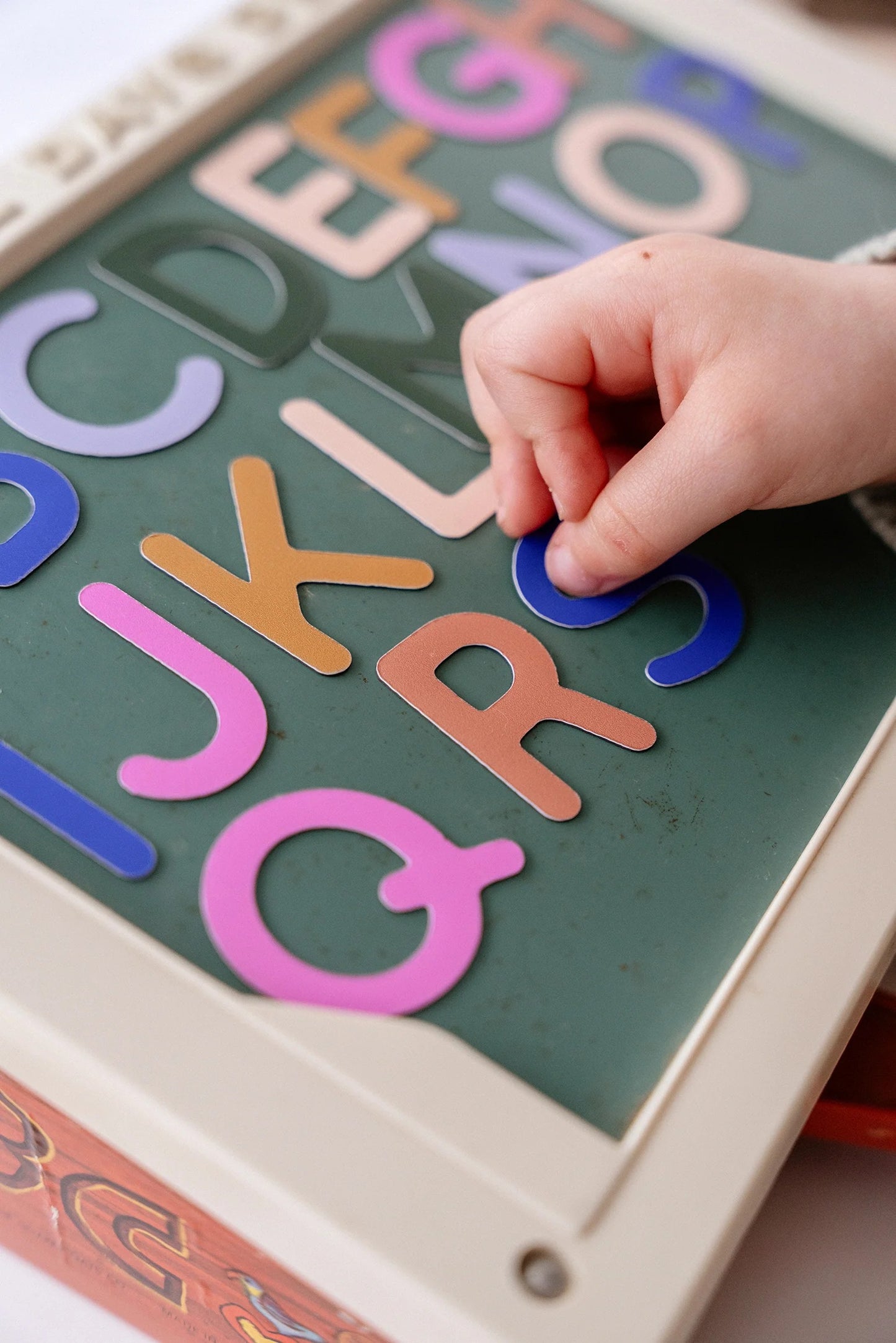 Magnetinė abėcėlė – 104 didžiosios raidės