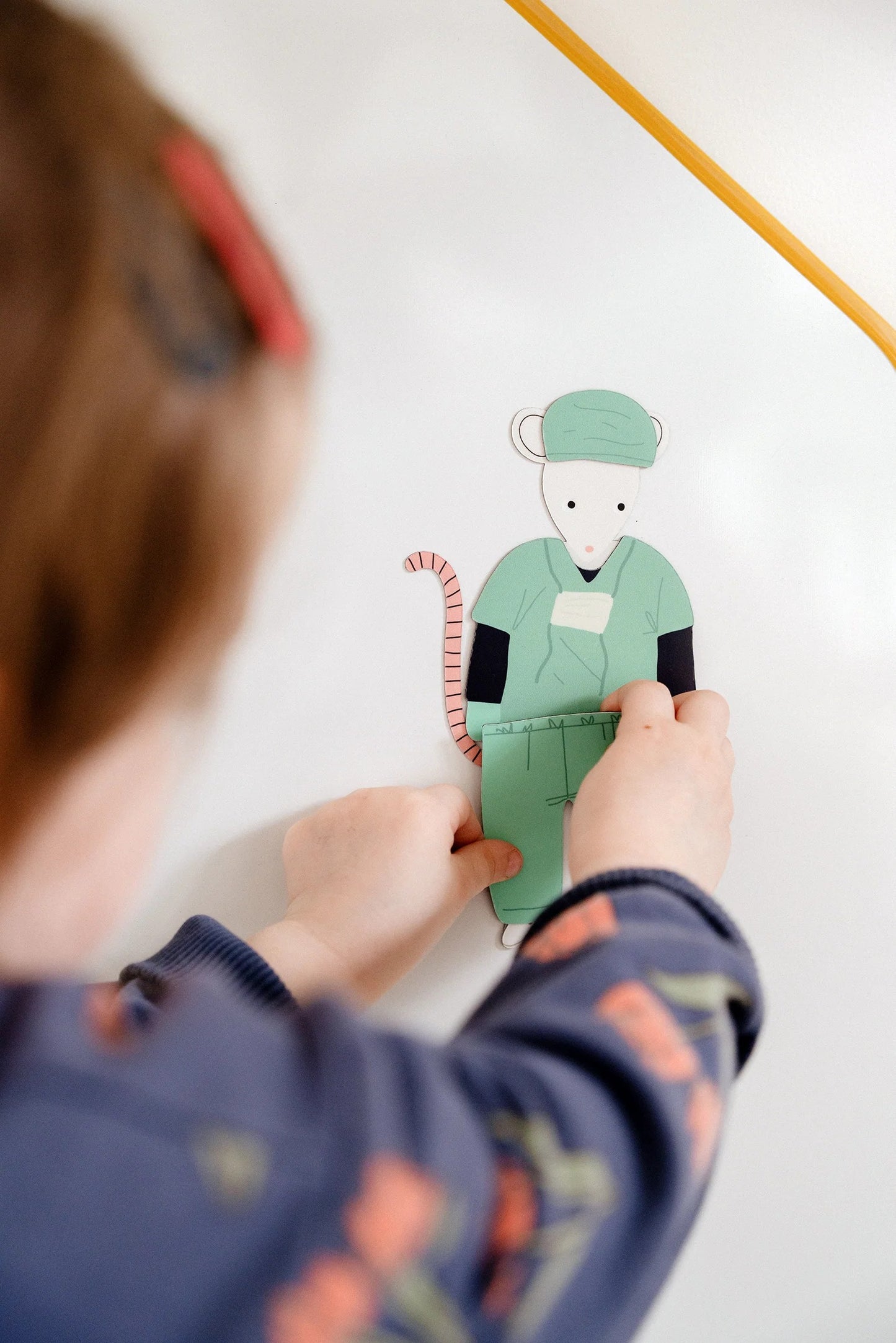 Magnetinis žaidimas „Profesijos“ – atrask 13 skirtingų karjerų!