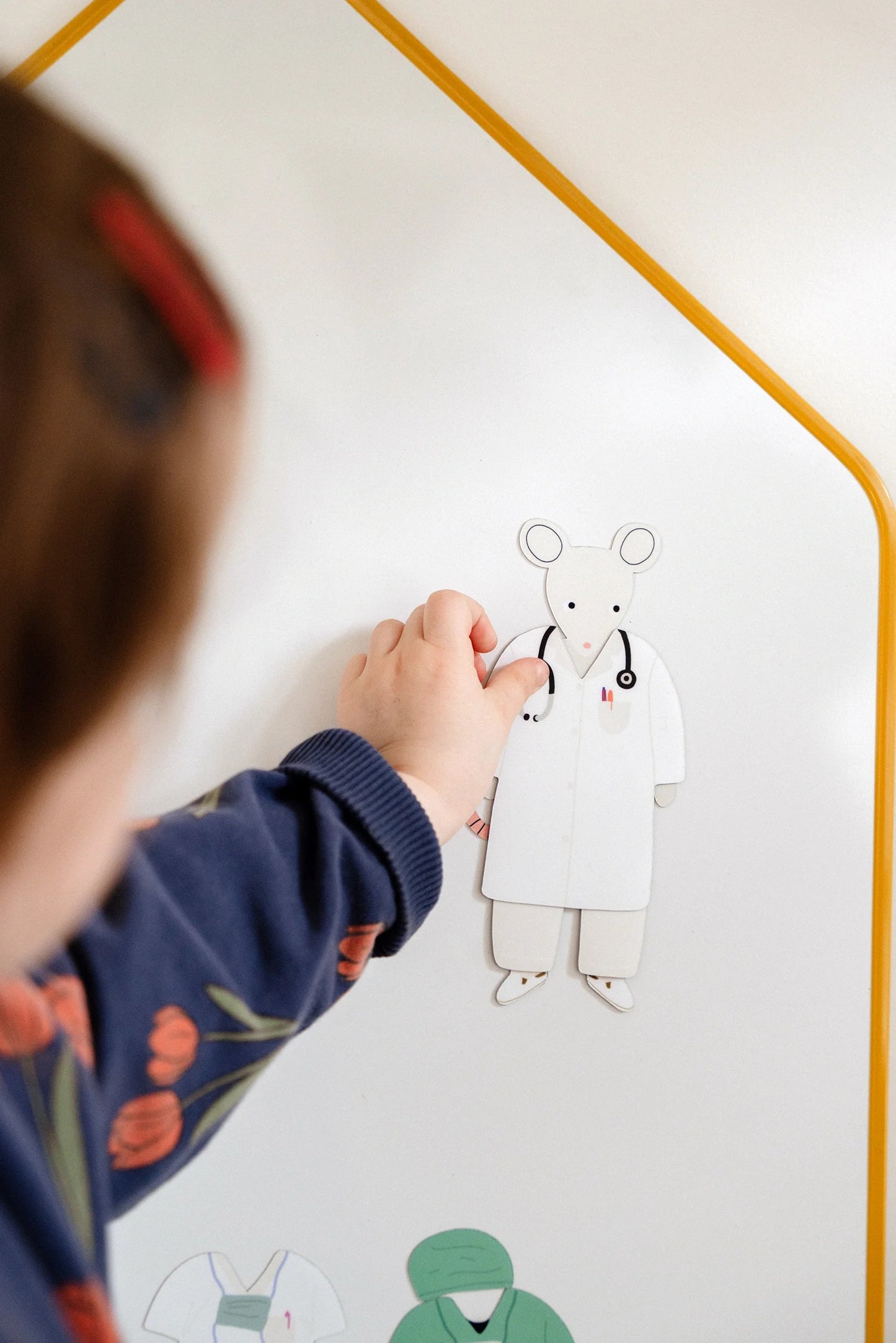 Magnetinis žaidimas „Profesijos“ – atrask 13 skirtingų karjerų!