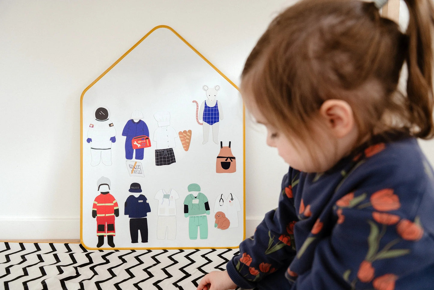 Magnetinis žaidimas „Profesijos“ – atrask 13 skirtingų karjerų!